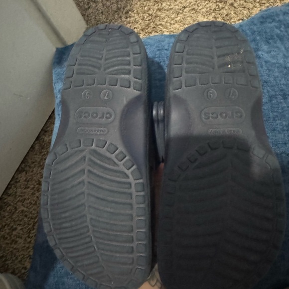 Women’s crocs size 9 - Picture 2 of 3
